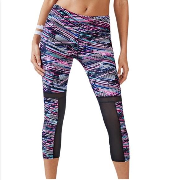 Fabletics Leggings Size XS Black Pink Blue Zoey Digital Print Capri Leggings - Picture 1 of 10